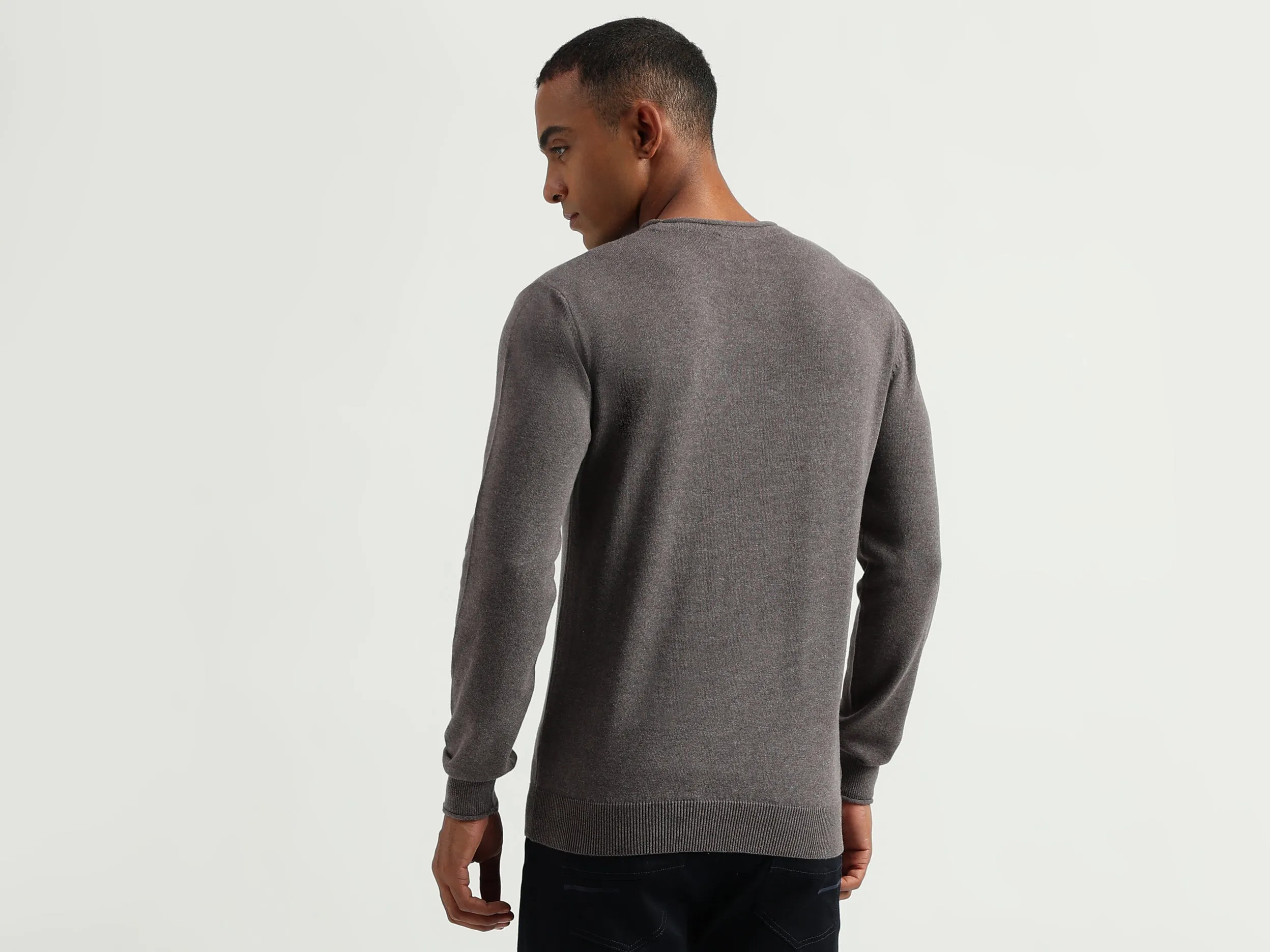 Men's Regular Fit Round Neck Solid Sweaters