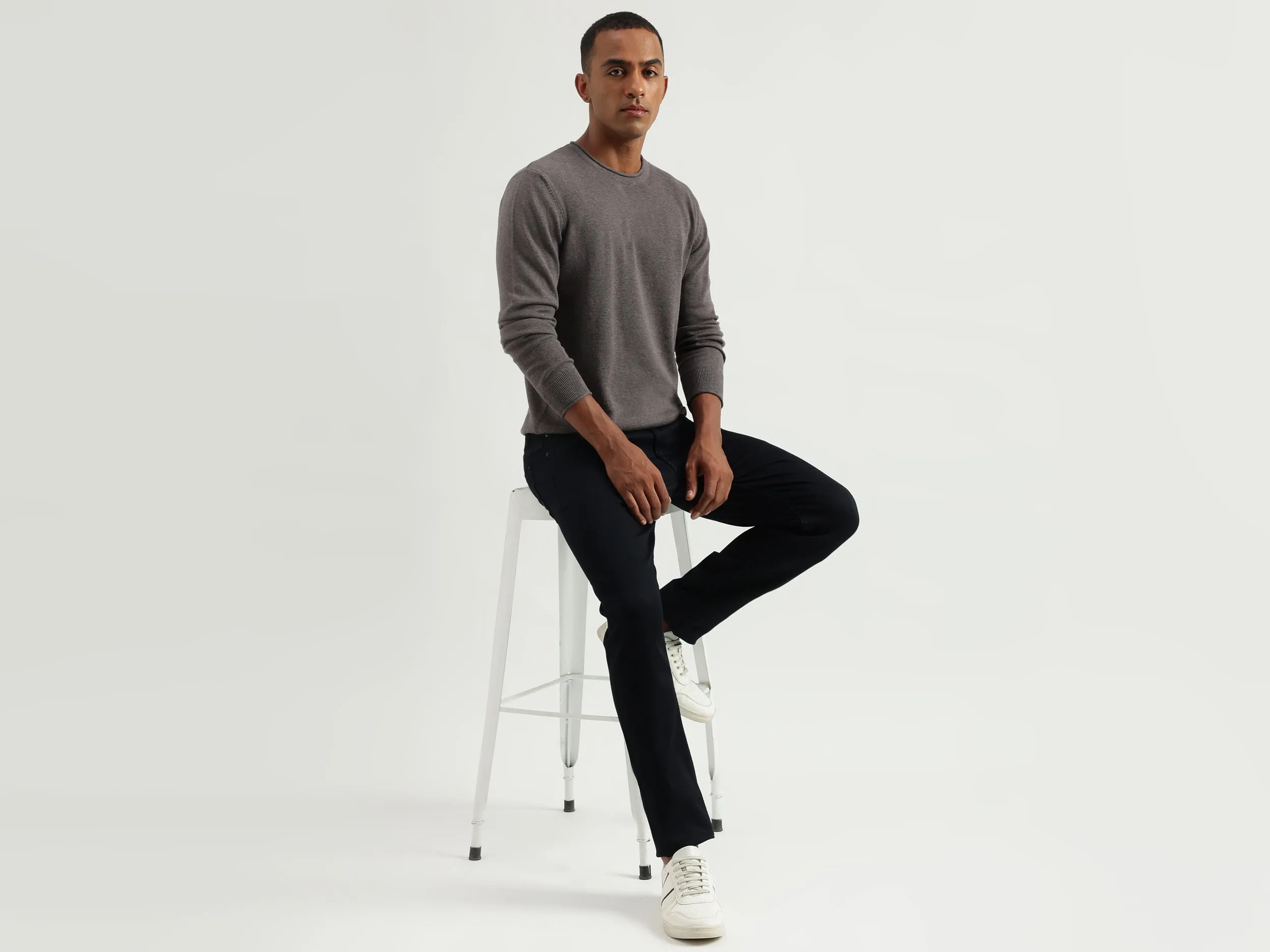 Men's Regular Fit Round Neck Solid Sweaters