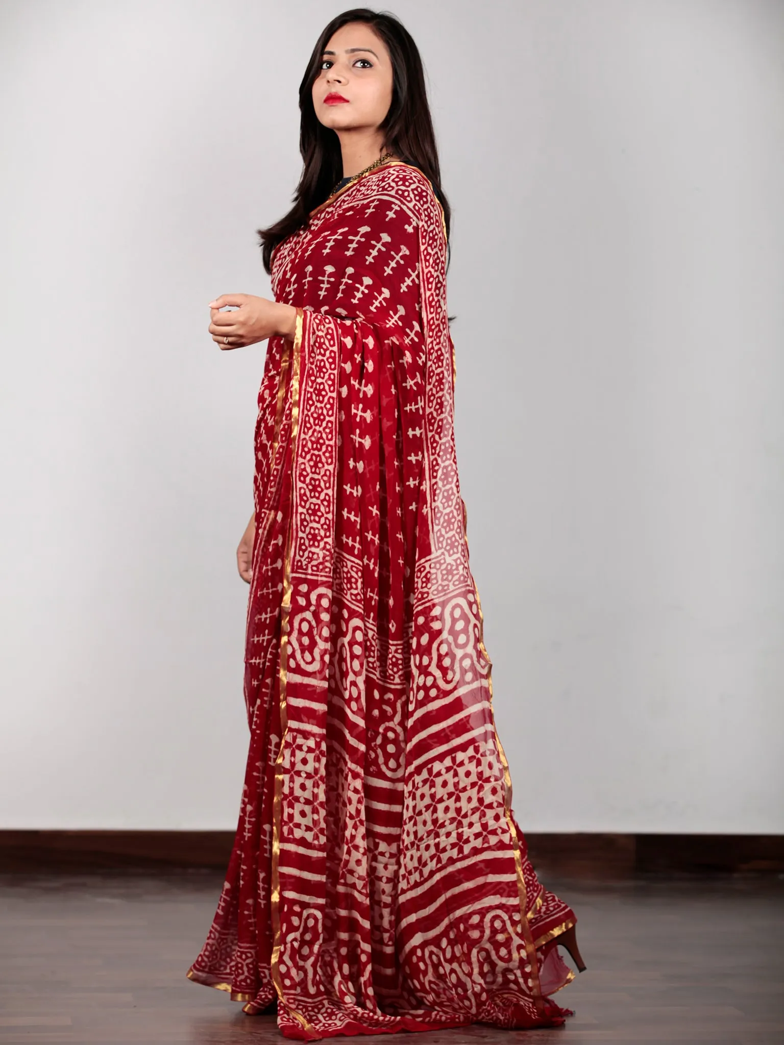 Red Ivory Hand Block Printed Chiffon Saree with Zari border - S031702732